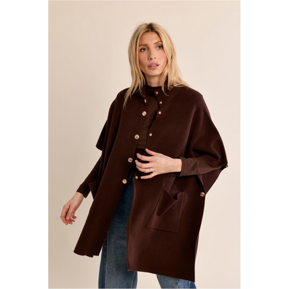 Cape femme HIVER, en maille marron, boutonnée MOLLY BRACKEN