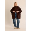 Cape femme HIVER, en maille marron, boutonnée MOLLY BRACKEN